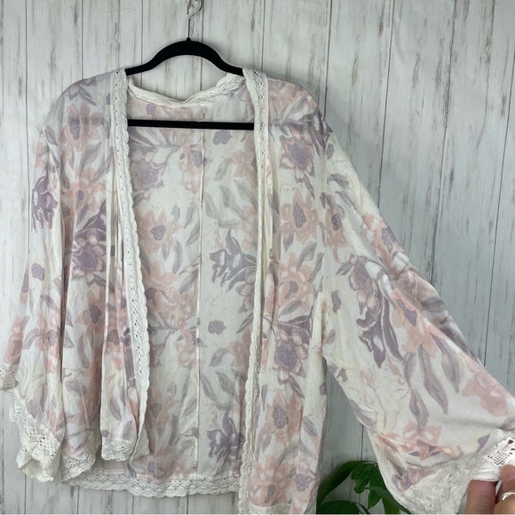 Free People floral pastel kimono - Picture 2 of 7